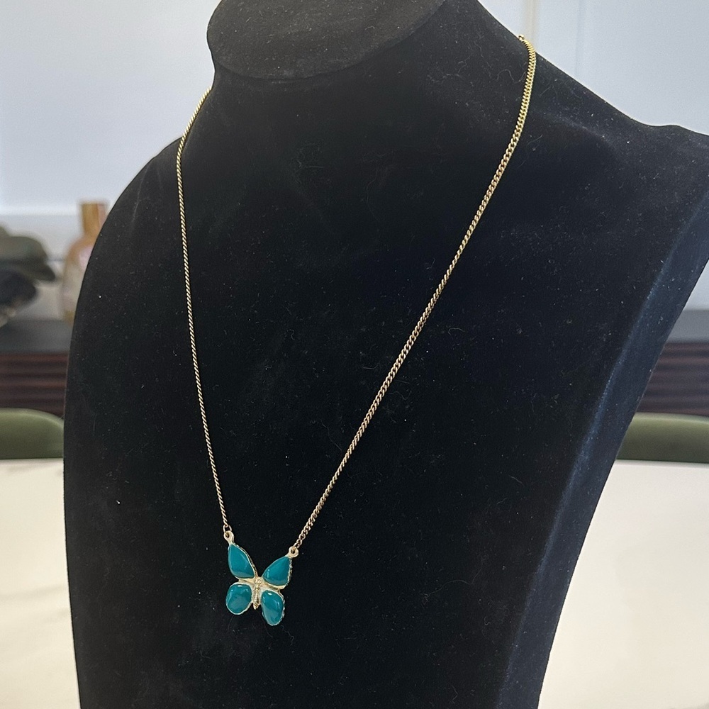 TOVA - Delicate Green Butterfly Pendant Necklace on Gold Tone Chain - Picture 8 of 16